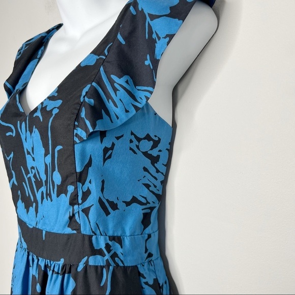 Threadware 100% Silk Blue & Black Printed Flutter Sleeve Dress - Picture 4 of 13